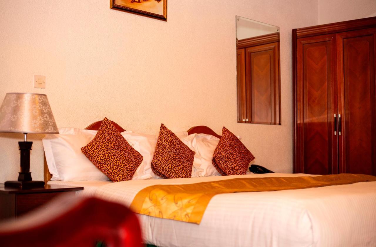 Royal Park Hotel Кумасі Екстер'єр фото