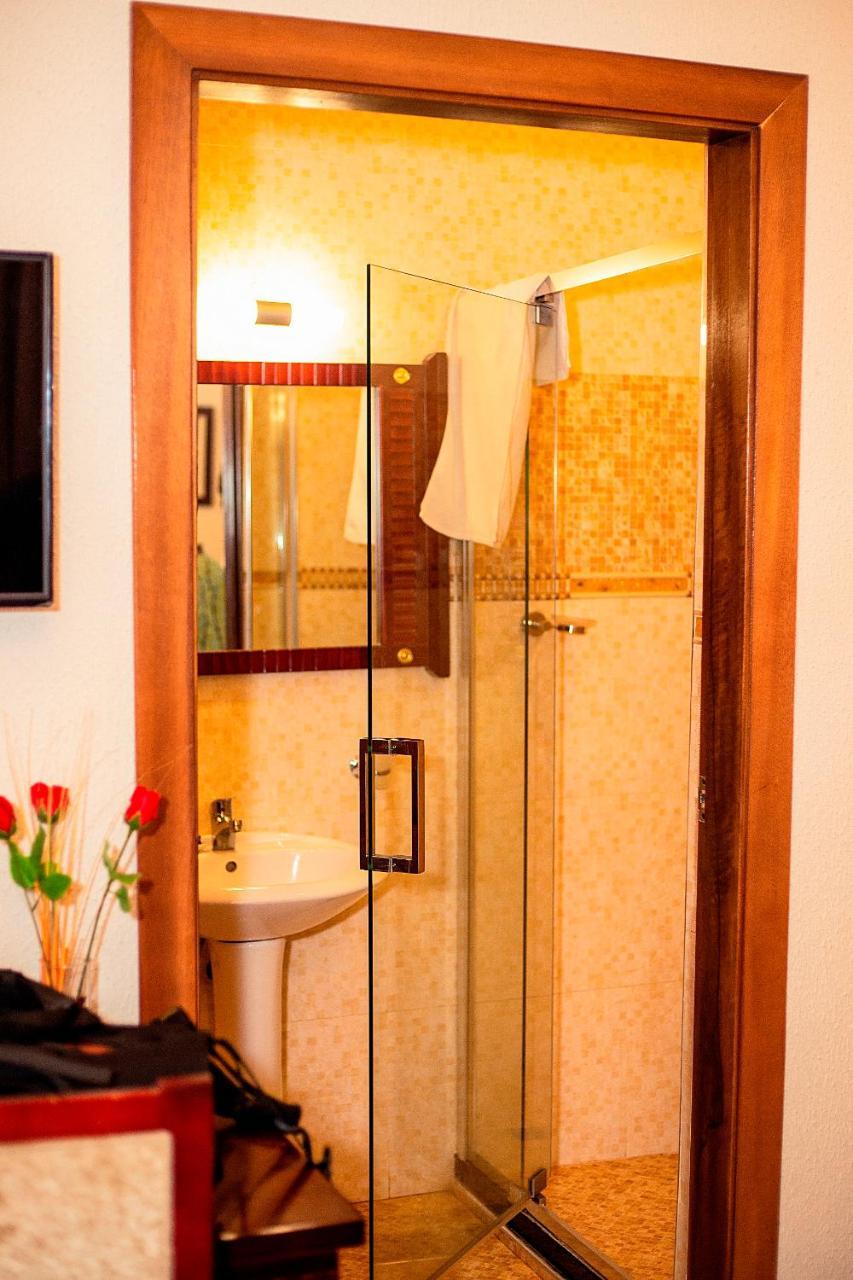 Royal Park Hotel Кумасі Екстер'єр фото